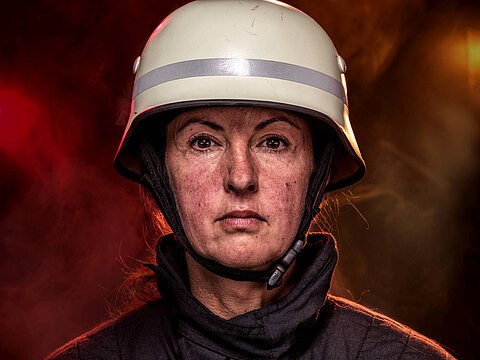 Feuerwehrfrau_03-w2000.jpg